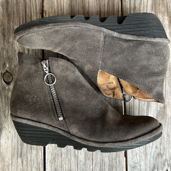 Booties Fly London charcoal gray suede ankle 1 1/2 wedge zip premium lea… - Picture 8 of 11